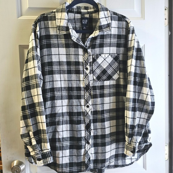 GAP Tops - GAP Womens Plaid Flannel Shirt Long Sleeve Button Down Top XXL Black White